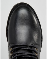 schwarze flache Stiefel mit einer Schnürung aus Leder von Aldo