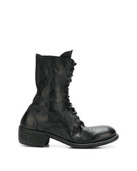 schwarze flache Stiefel mit einer Schnürung aus Leder von Guidi