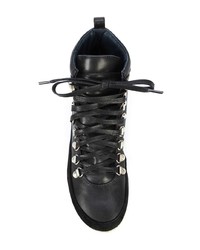 schwarze flache Stiefel mit einer Schnürung aus Leder von Valas
