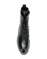 schwarze flache Stiefel mit einer Schnürung aus Leder von Högl