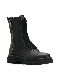 schwarze flache Stiefel mit einer Schnürung aus Leder von Kennel + Schmenger