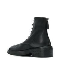 schwarze flache Stiefel mit einer Schnürung aus Leder von Marsèll