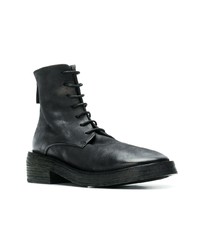 schwarze flache Stiefel mit einer Schnürung aus Leder von Marsèll