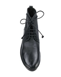 schwarze flache Stiefel mit einer Schnürung aus Leder von Marsèll