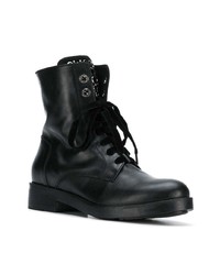 schwarze flache Stiefel mit einer Schnürung aus Leder von Tosca Blu