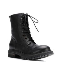 schwarze flache Stiefel mit einer Schnürung aus Leder von Del Carlo