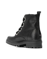 schwarze flache Stiefel mit einer Schnürung aus Leder von Tommy Jeans