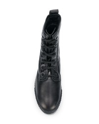 schwarze flache Stiefel mit einer Schnürung aus Leder von AGL