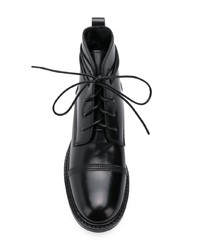 schwarze flache Stiefel mit einer Schnürung aus Leder von Premiata