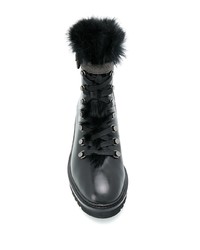 schwarze flache Stiefel mit einer Schnürung aus Leder von Steffen Schraut