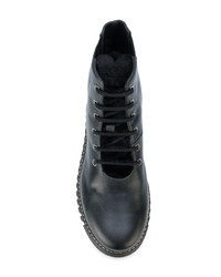 schwarze flache Stiefel mit einer Schnürung aus Leder von Loriblu