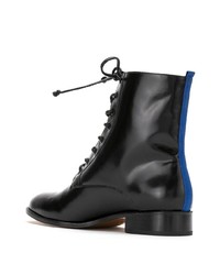 schwarze flache Stiefel mit einer Schnürung aus Leder von Blue Bird Shoes