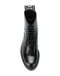 schwarze flache Stiefel mit einer Schnürung aus Leder von Dsquared2