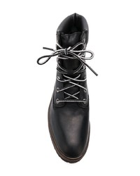 schwarze flache Stiefel mit einer Schnürung aus Leder von Timberland