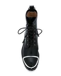 schwarze flache Stiefel mit einer Schnürung aus Leder von Alexander Wang