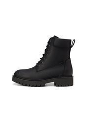 schwarze flache Stiefel mit einer Schnürung aus Leder von Marc O'Polo