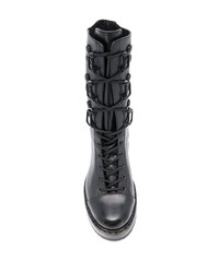schwarze flache Stiefel mit einer Schnürung aus Leder von Olivier Theyskens
