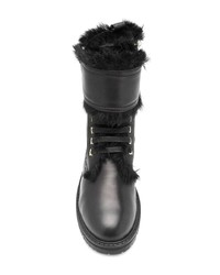 schwarze flache Stiefel mit einer Schnürung aus Leder von Salvatore Ferragamo
