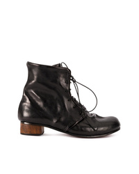 schwarze flache Stiefel mit einer Schnürung aus Leder von Munoz Vrandecic