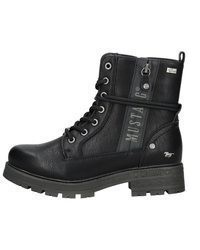 schwarze flache Stiefel mit einer Schnürung aus Leder von Mustang Shoes