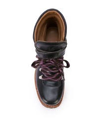 schwarze flache Stiefel mit einer Schnürung aus Leder von Tabitha Simmons