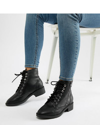 schwarze flache Stiefel mit einer Schnürung aus Leder von New Look Wide Fit