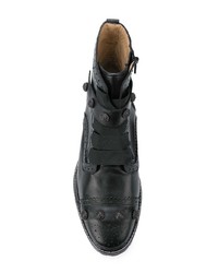 schwarze flache Stiefel mit einer Schnürung aus Leder von Rue St