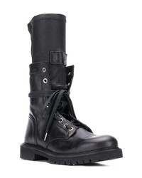 schwarze flache Stiefel mit einer Schnürung aus Leder von RtA
