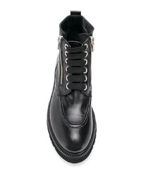 schwarze flache Stiefel mit einer Schnürung aus Leder von Rocco P.
