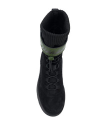 schwarze flache Stiefel mit einer Schnürung aus Wildleder von Fenty X Puma