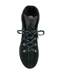 schwarze flache Stiefel mit einer Schnürung aus Wildleder von UGG Australia