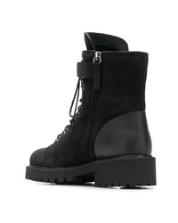 schwarze flache Stiefel mit einer Schnürung aus Wildleder von Giuseppe Zanotti Design