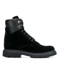 schwarze flache Stiefel mit einer Schnürung aus Wildleder von Moncler