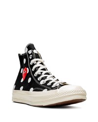 schwarze gepunktete hohe Sneakers von Converse