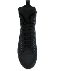 schwarze Gummi hohe Sneakers von Ann Demeulemeester