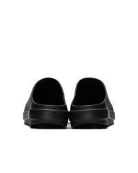 schwarze Gummi Slipper von TAKAHIROMIYASHITA TheSoloist.