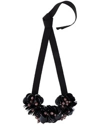 schwarze Halskette mit Blumenmuster