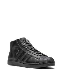 schwarze hohe Sneakers aus Leder mit Schlangenmuster von adidas
