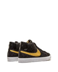 schwarze hohe Sneakers aus Leder mit Sternenmuster von Nike