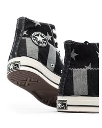 schwarze hohe Sneakers aus Segeltuch mit Sternenmuster von Converse