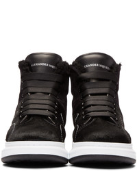 schwarze hohe Sneakers aus Wildleder von Alexander McQueen