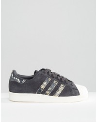 schwarze hohe Sneakers mit Schlangenmuster von adidas