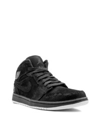 schwarze hohe Sneakers von Jordan