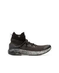 schwarze hohe Sneakers von Brand Black