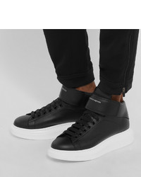 schwarze hohe Sneakers von Alexander McQueen