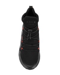 schwarze hohe Sneakers von Arkk