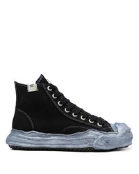 schwarze hohe Sneakers von Maison Mihara Yasuhiro