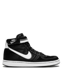 schwarze hohe Sneakers von Nike