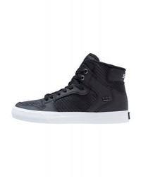 schwarze hohe Sneakers von Supra