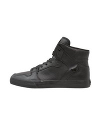 schwarze hohe Sneakers von Supra